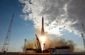 Ракетата-носител «Союз-ФГ» успешно излетя от Байконур с трима астронавти на борда